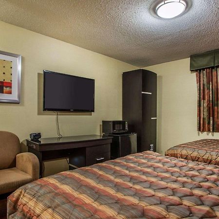 Rodeway Inn Belleville Екстер'єр фото