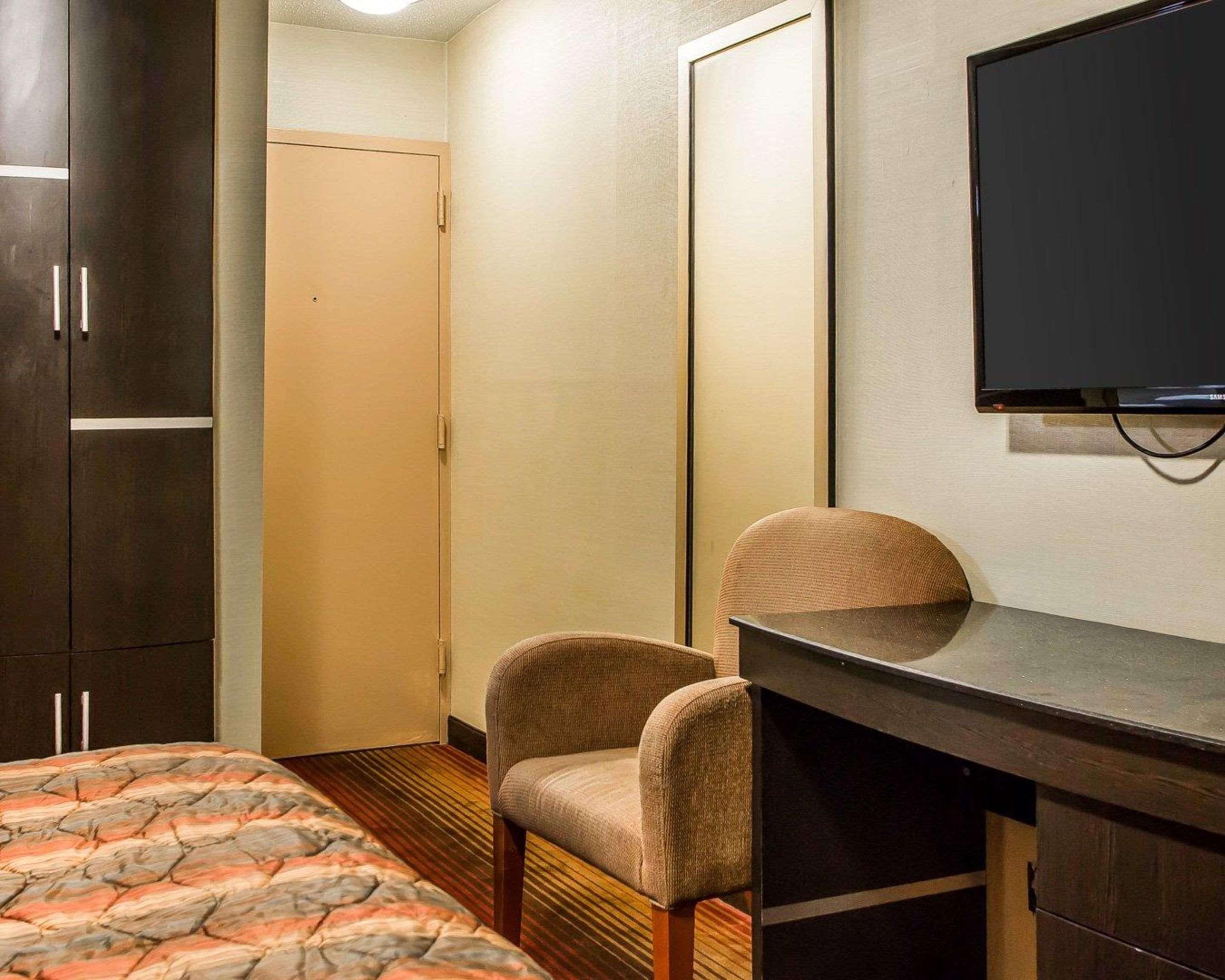 Rodeway Inn Belleville Екстер'єр фото