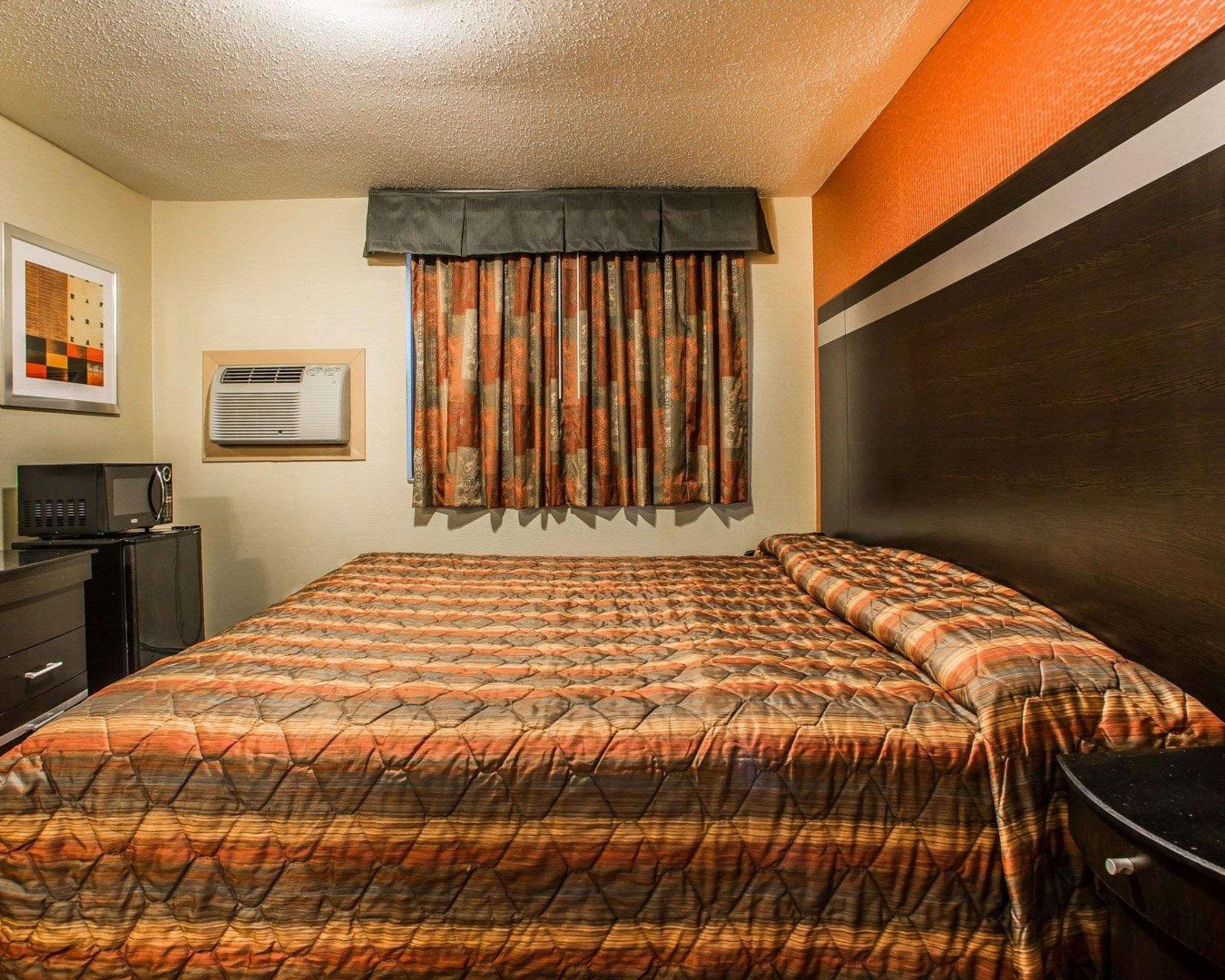 Rodeway Inn Belleville Екстер'єр фото
