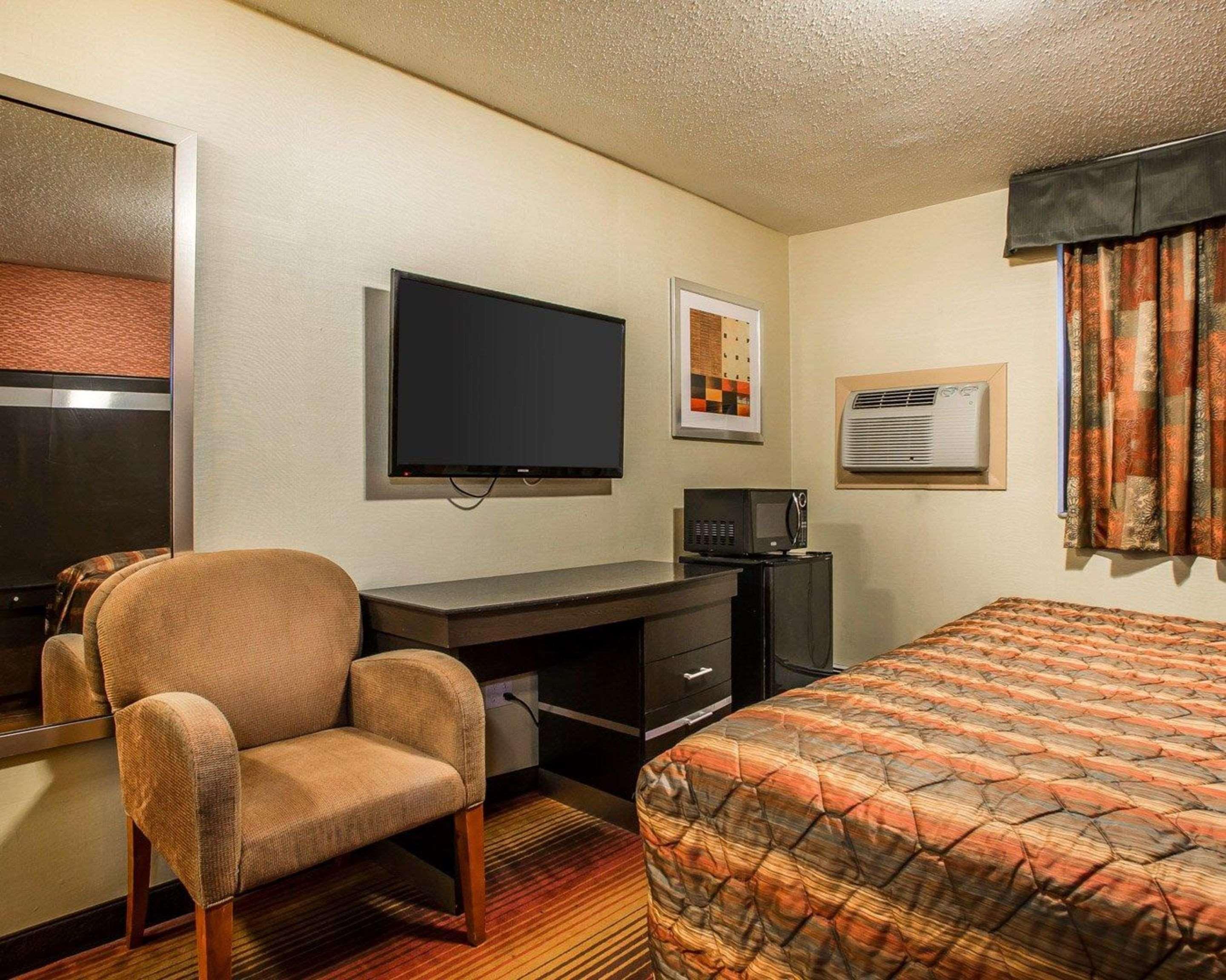 Rodeway Inn Belleville Екстер'єр фото