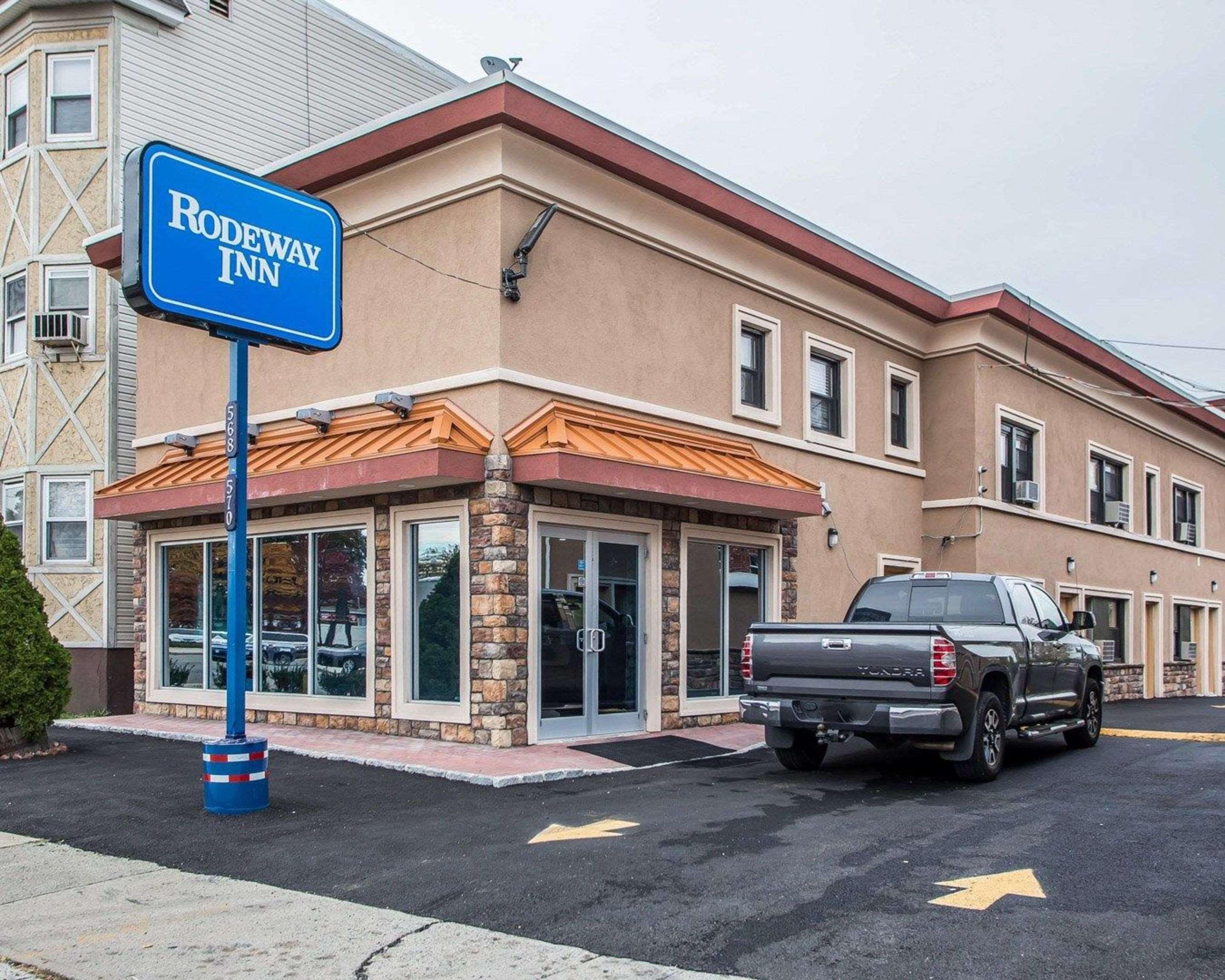 Rodeway Inn Belleville Екстер'єр фото