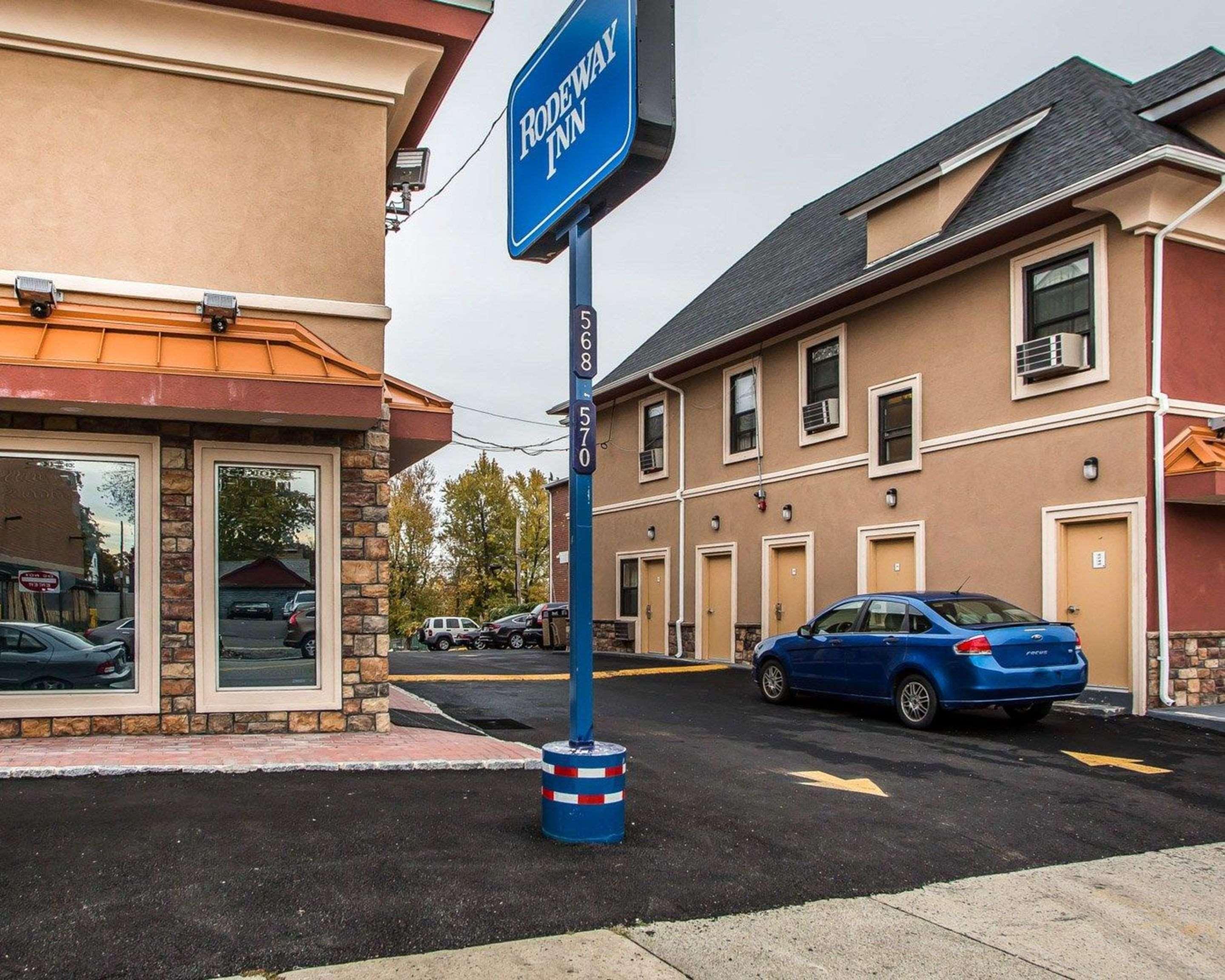Rodeway Inn Belleville Екстер'єр фото