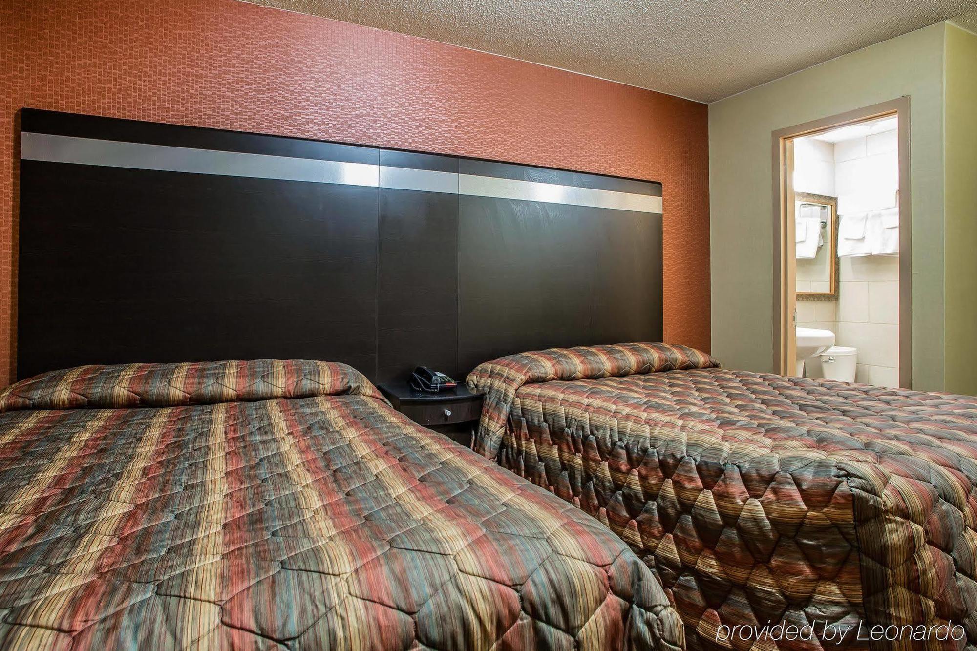 Rodeway Inn Belleville Екстер'єр фото